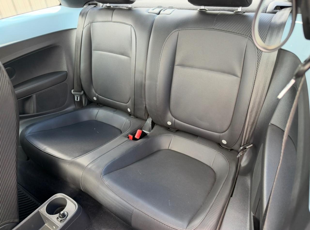 Volkswagen Beetle 2.5L w/Sunroof Sound & Nav 2012