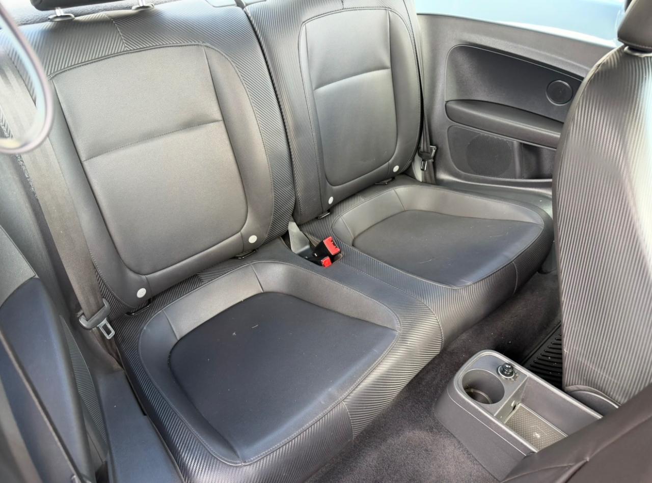 Volkswagen Beetle 2.5L w/Sunroof Sound & Nav 2012