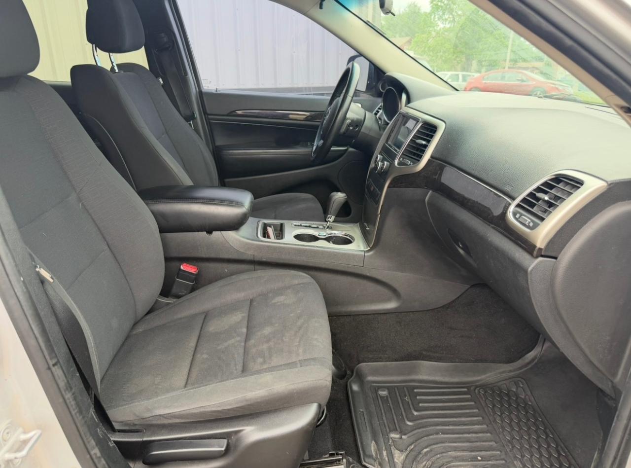 Jeep Grand Cherokee Laredo 4WD 2012