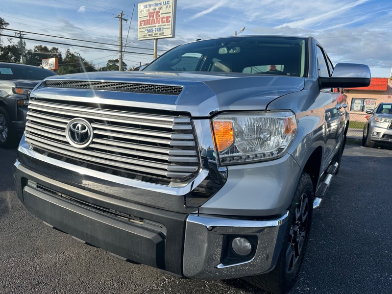 Toyota Tundra Limited 5.7L FFV CrewMax 2WD 2017