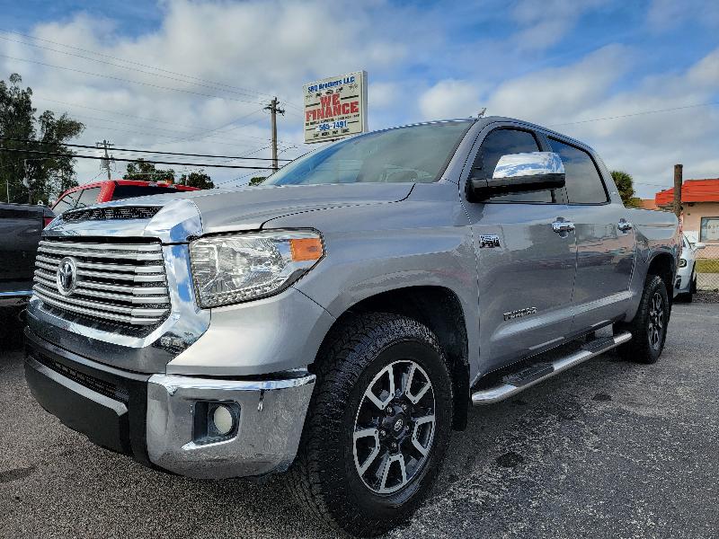 Toyota Tundra Limited 5.7L FFV CrewMax 2WD 2017