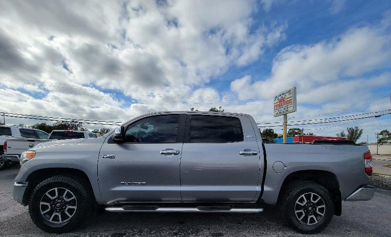Toyota Tundra Limited 5.7L FFV CrewMax 2WD 2017