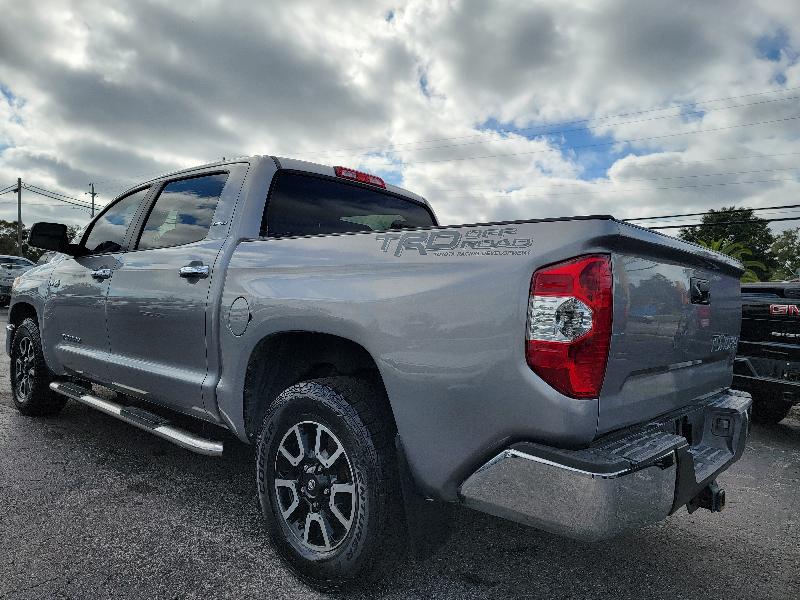 Toyota Tundra Limited 5.7L FFV CrewMax 2WD 2017