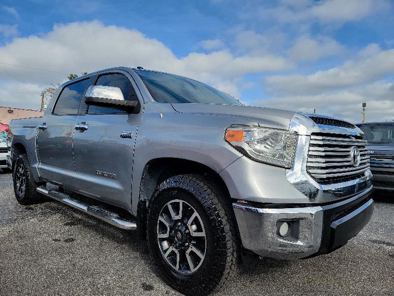 Toyota Tundra Limited 5.7L FFV CrewMax 2WD 2017