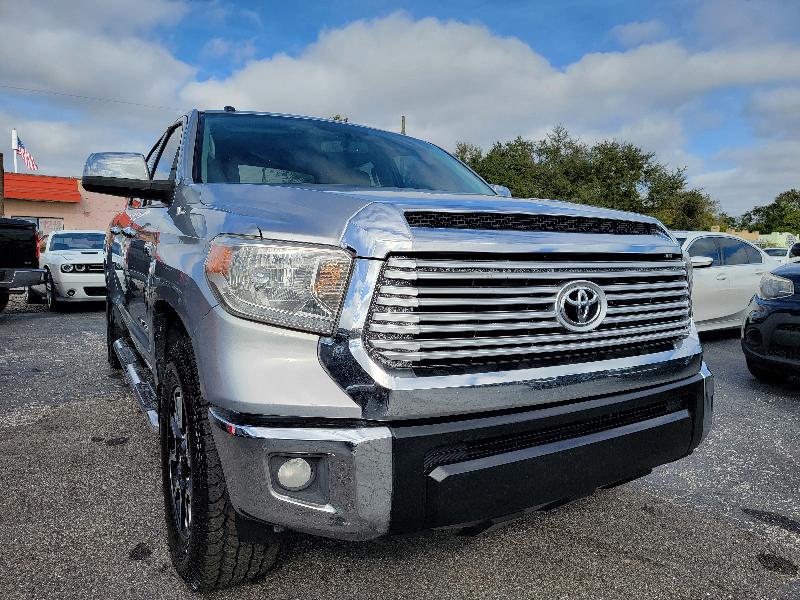 Toyota Tundra Limited 5.7L FFV CrewMax 2WD 2017