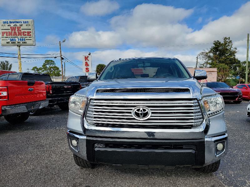 Toyota Tundra Limited 5.7L FFV CrewMax 2WD 2017
