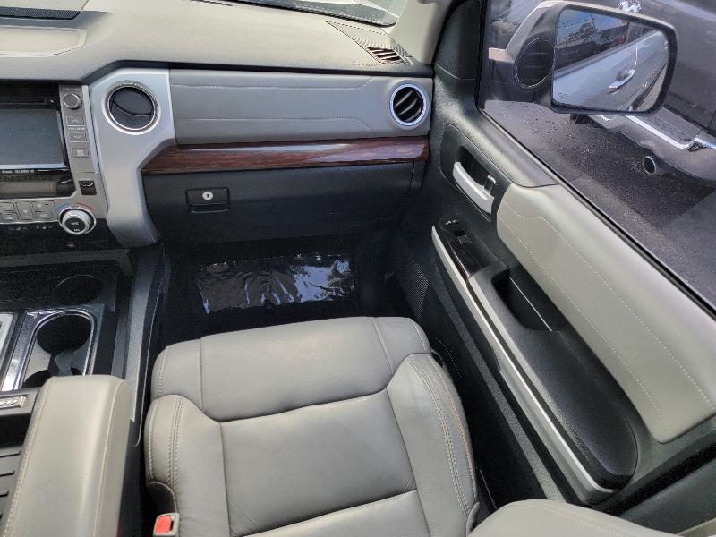 Toyota Tundra Limited 5.7L FFV CrewMax 2WD 2017