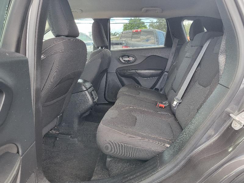 Jeep Cherokee 4-Door 2WD 2015 Jeep Cherokee 4-Door 2WD 2015