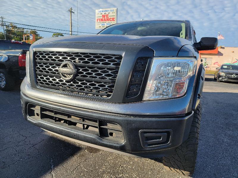 2017 Nissan Titan Platinum Reserve Crew Cab 4WD
