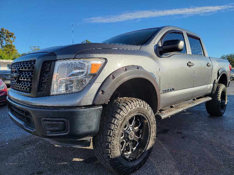 Nissan Titan Platinum Reserve Crew Cab 4WD 2017