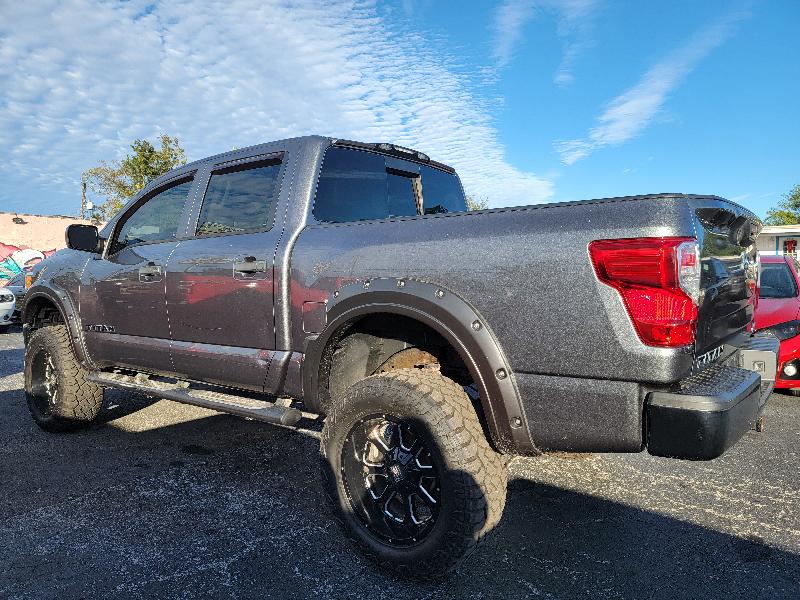Nissan Titan Platinum Reserve Crew Cab 4WD 2017