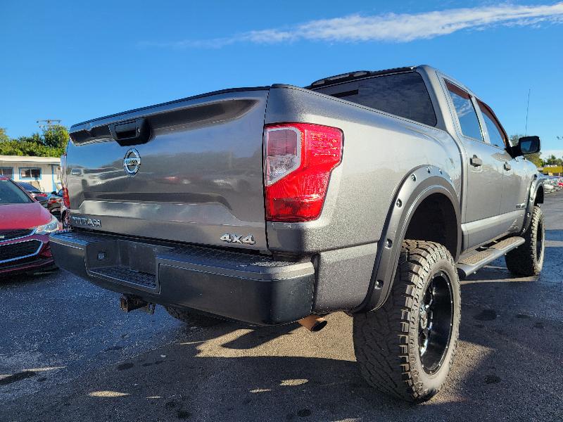 Nissan Titan Platinum Reserve Crew Cab 4WD 2017