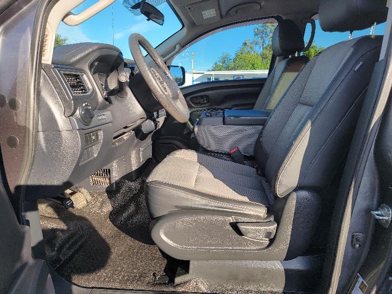 Nissan Titan Platinum Reserve Crew Cab 4WD 2017