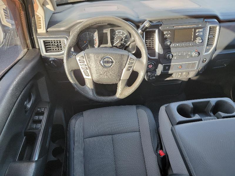 Nissan Titan Platinum Reserve Crew Cab 4WD 2017