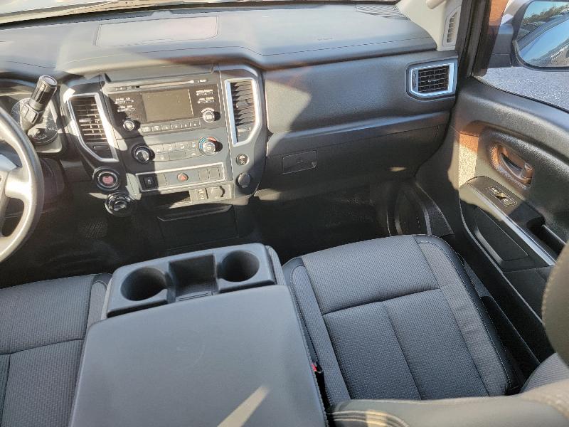 Nissan Titan Platinum Reserve Crew Cab 4WD 2017