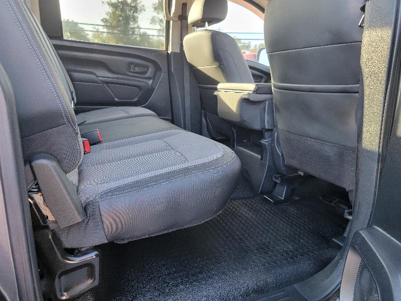 Nissan Titan Platinum Reserve Crew Cab 4WD 2017