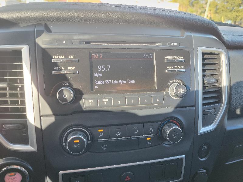 Nissan Titan Platinum Reserve Crew Cab 4WD 2017