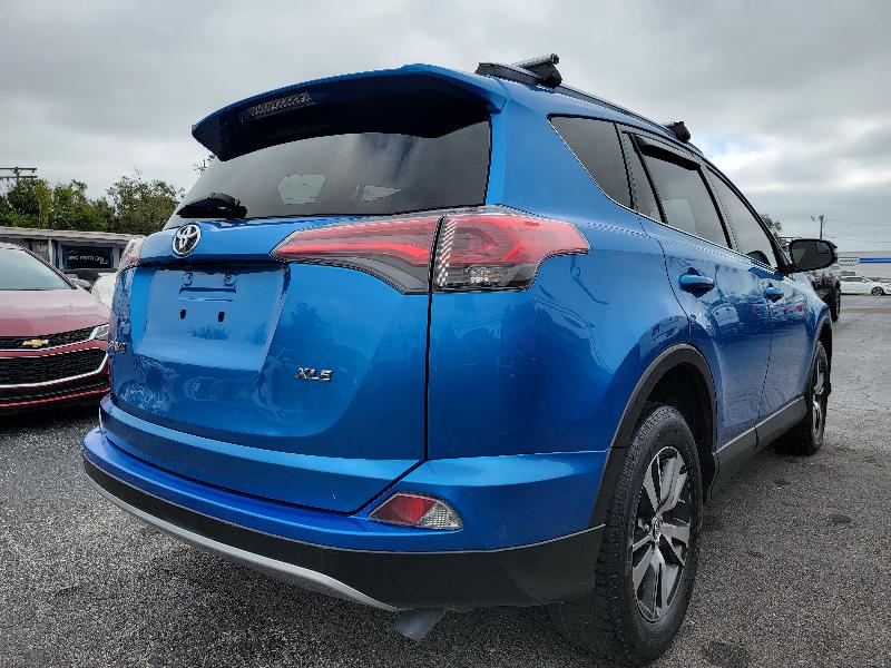 Toyota RAV4 XLE FWD 2017