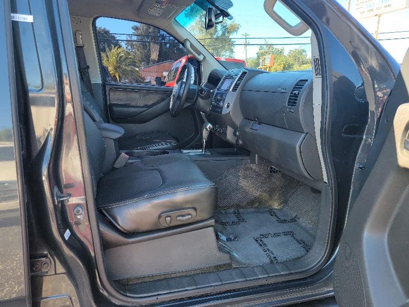 Nissan Frontier SL Crew Cab 4WD 2013