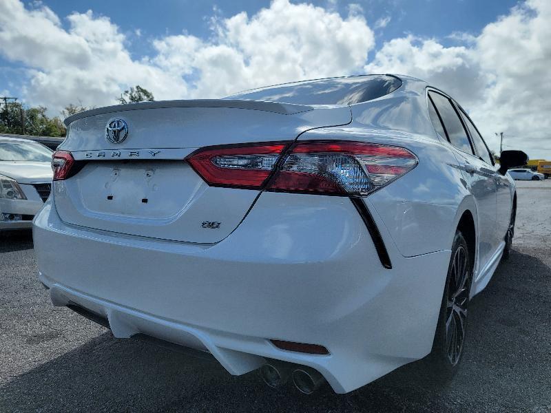Toyota Camry SE 2018