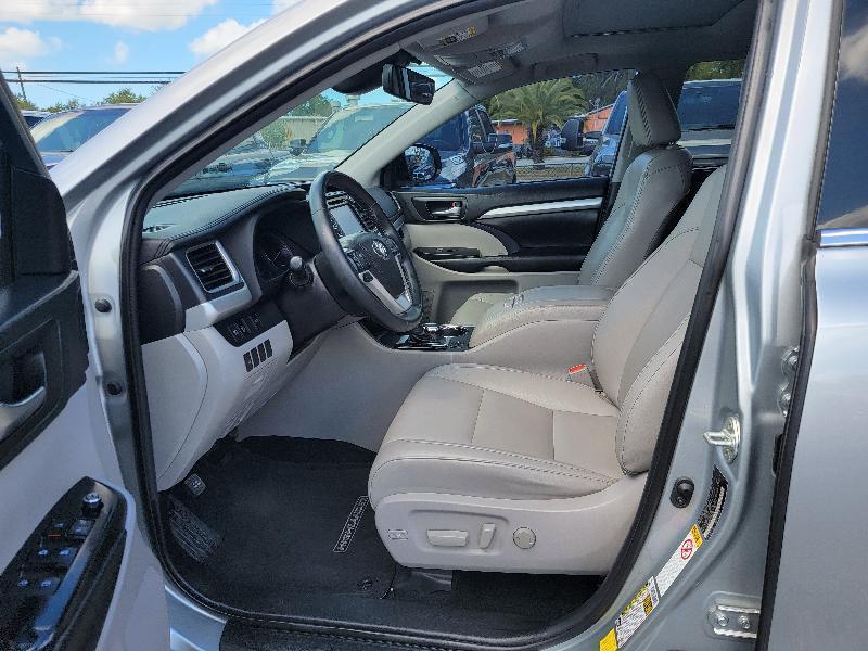 Toyota Highlander XLE FWD V6 2019