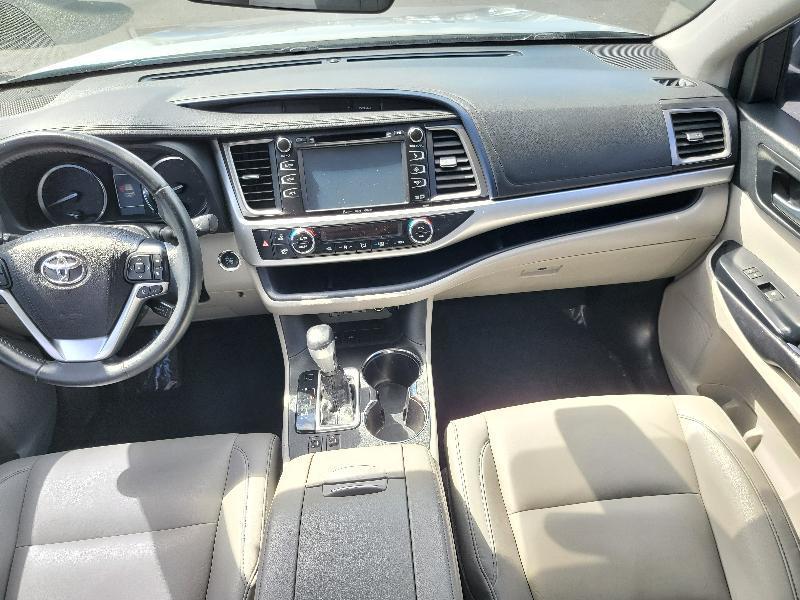 Toyota Highlander XLE FWD V6 2019