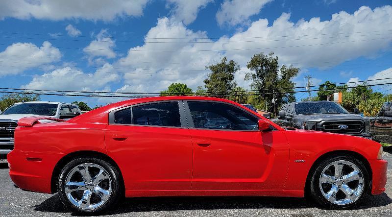 Dodge Charger 4dr Sdn RT Plus RWD 2014