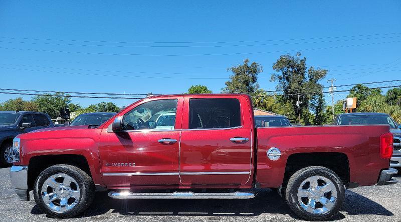 Chevrolet Silverado 1500 4WD Crew Cab 143.5" Custom 2017