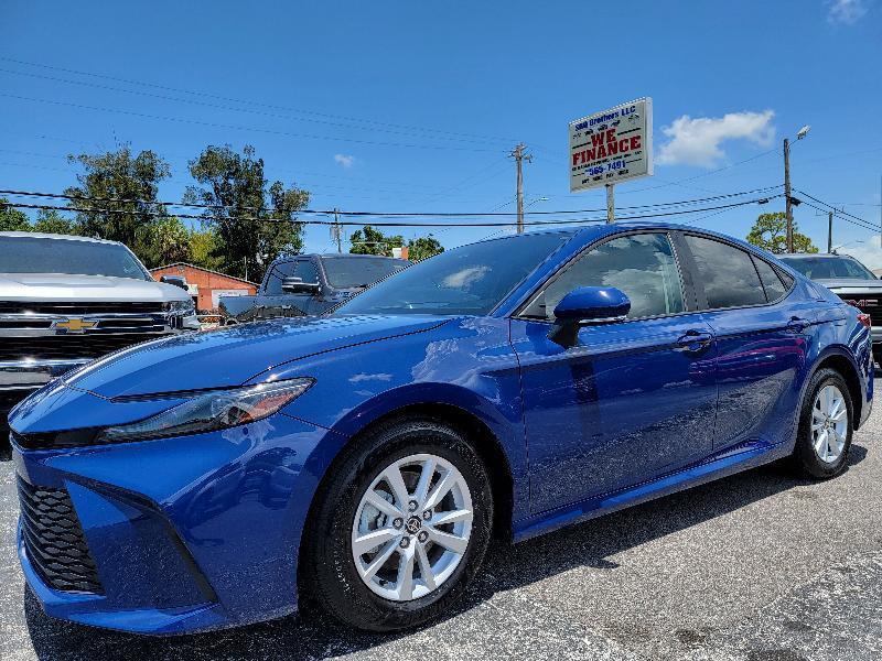 Toyota Camry Hybrid XLE 2025