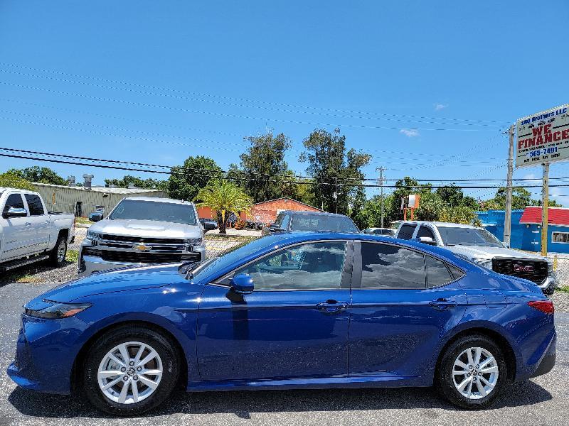 Toyota Camry Hybrid XLE 2025