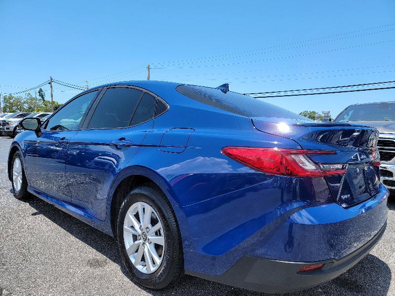 Toyota Camry Hybrid XLE 2025
