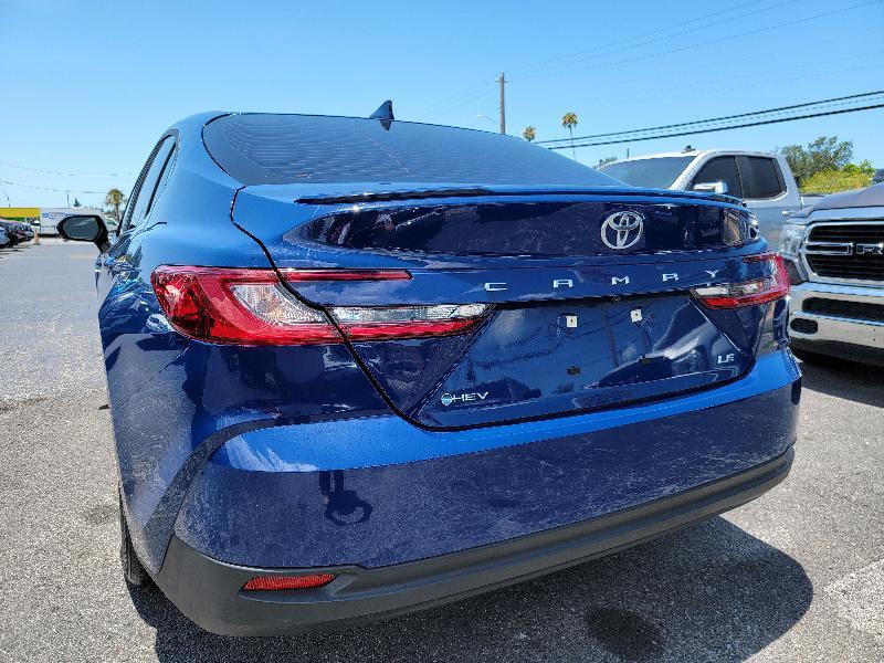 Toyota Camry Hybrid XLE 2025