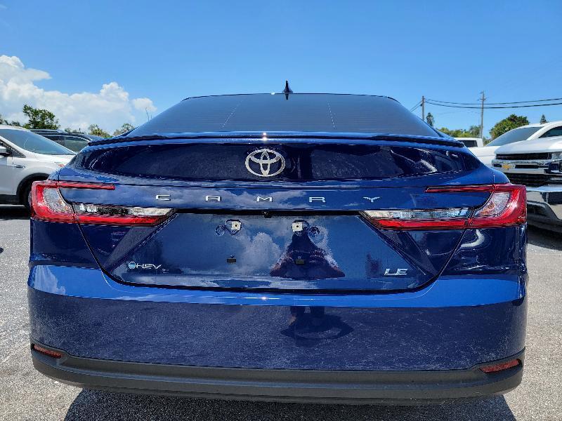 Toyota Camry Hybrid XLE 2025