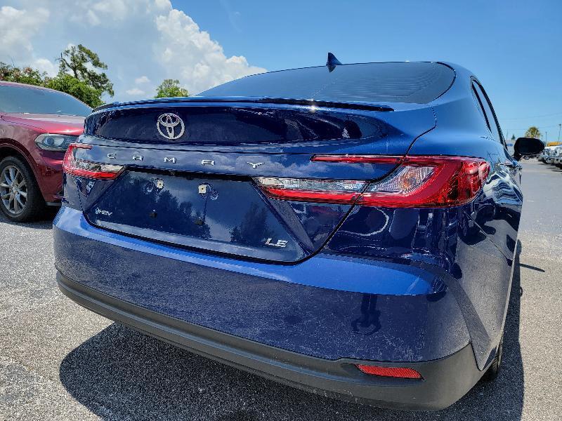 Toyota Camry Hybrid XLE 2025