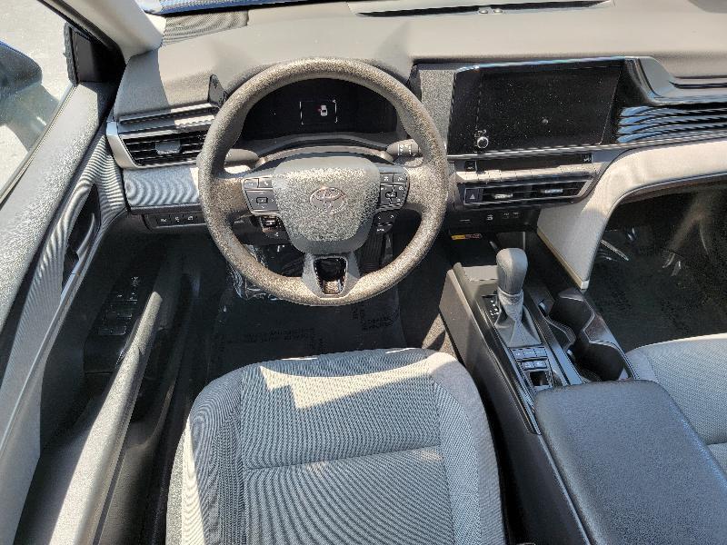 Toyota Camry Hybrid XLE 2025