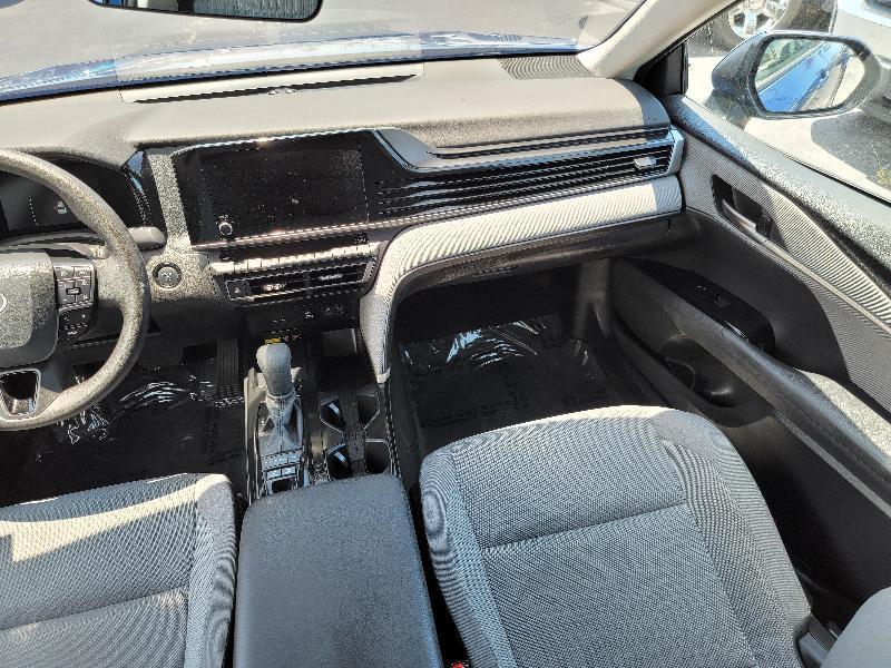 Toyota Camry Hybrid XLE 2025