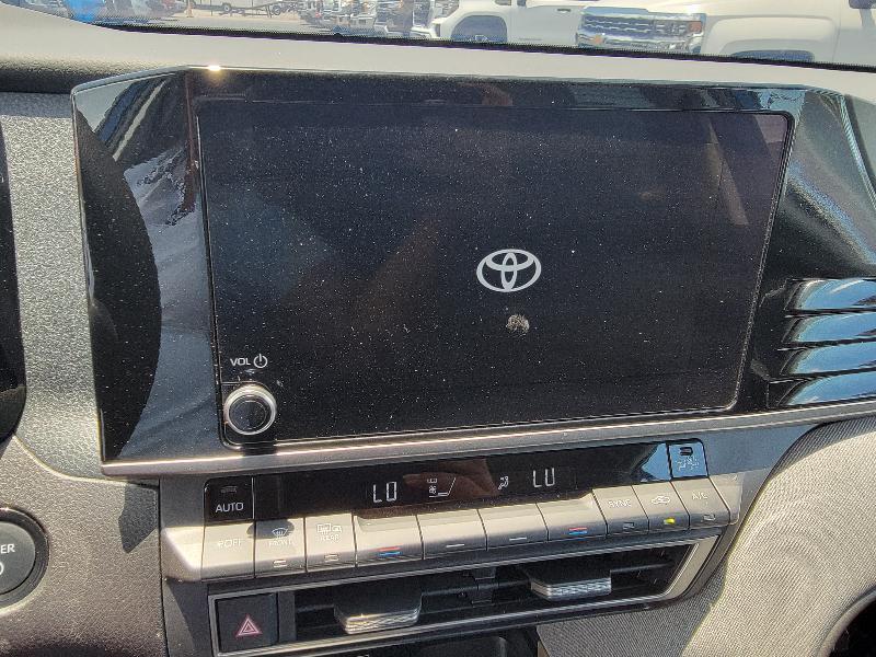Toyota Camry Hybrid XLE 2025