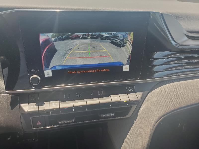Toyota Camry Hybrid XLE 2025