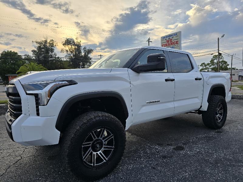 Toyota Tundra SR5 CrewMax 2WD 2025