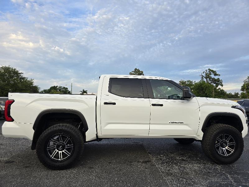 Toyota Tundra SR5 CrewMax 2WD 2025