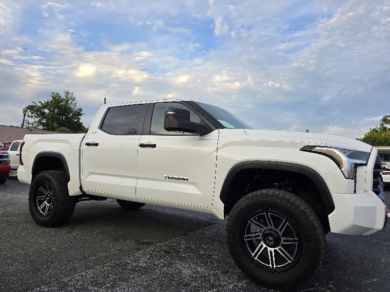 Toyota Tundra SR5 CrewMax 2WD 2025