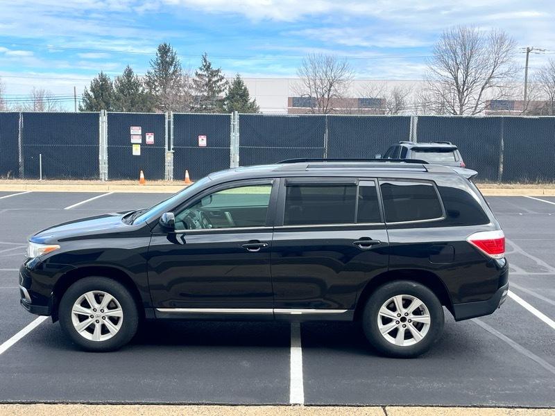 Toyota Highlander Base 4WD 2013