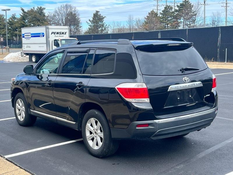 Toyota Highlander Base 4WD 2013