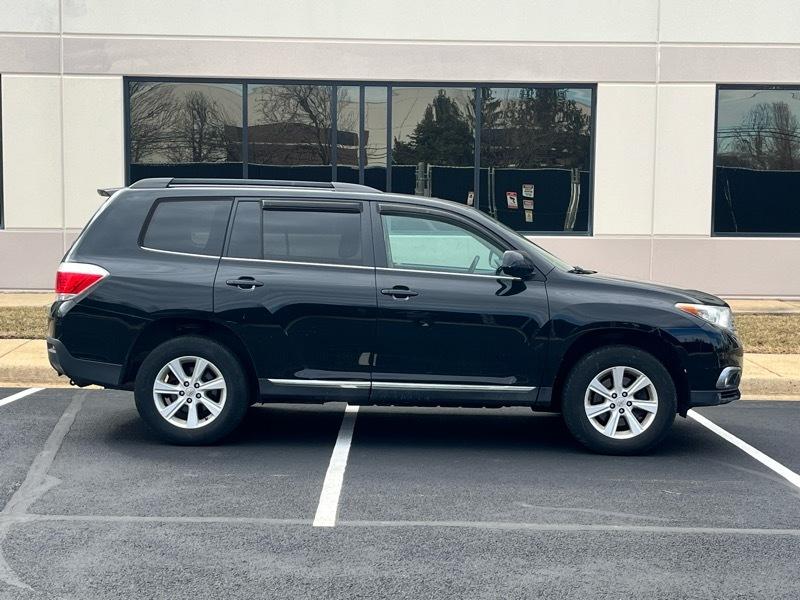 Toyota Highlander Base 4WD 2013
