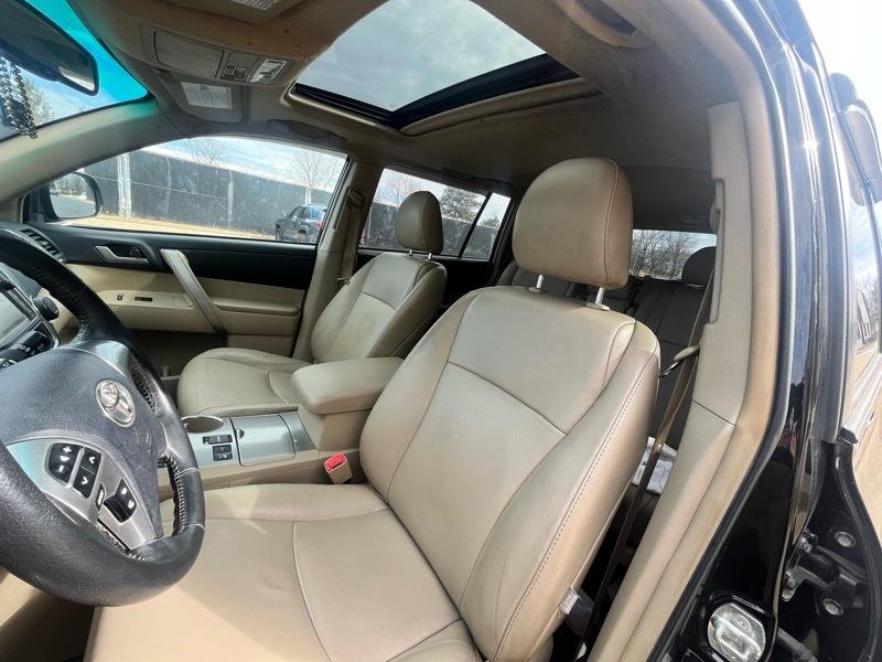 Toyota Highlander Base 4WD 2013