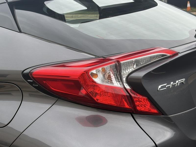 Toyota C-HR LE 2019