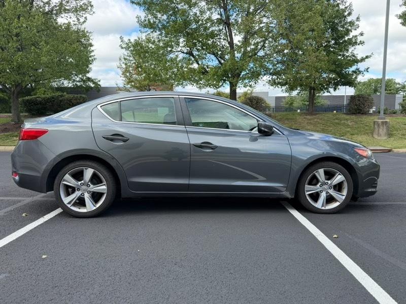 Acura ILX 5-Spd AT w/ Premium Package 2013