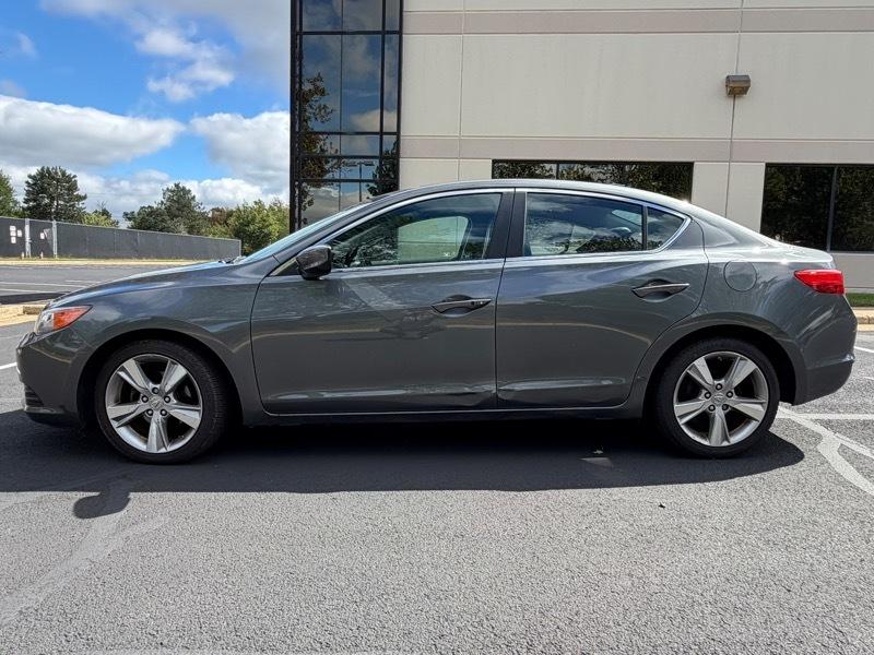 Acura ILX 5-Spd AT w/ Premium Package 2013