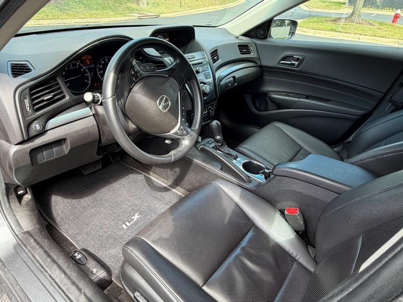 Acura ILX 5-Spd AT w/ Premium Package 2013