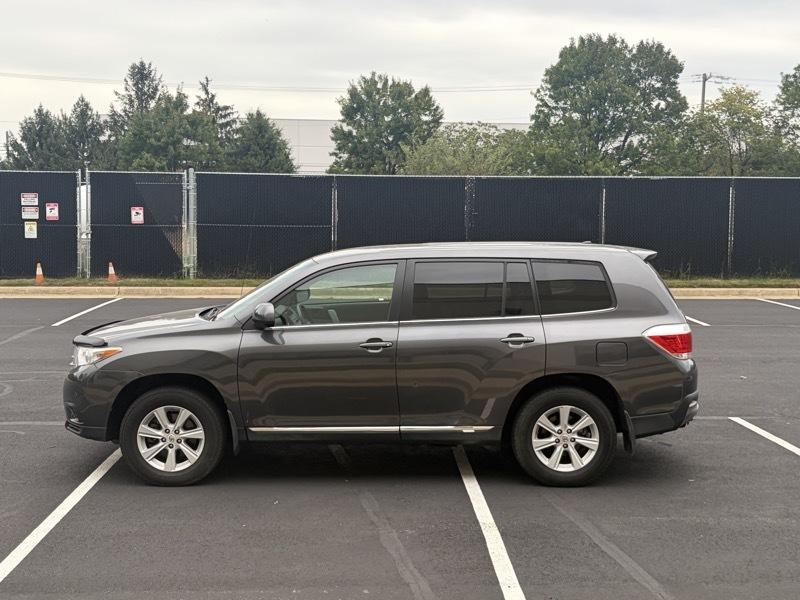 Toyota Highlander Base 4WD 2012